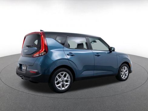 Used 2025 Kia Soul LX w/ LX Technology Package FWD image 9