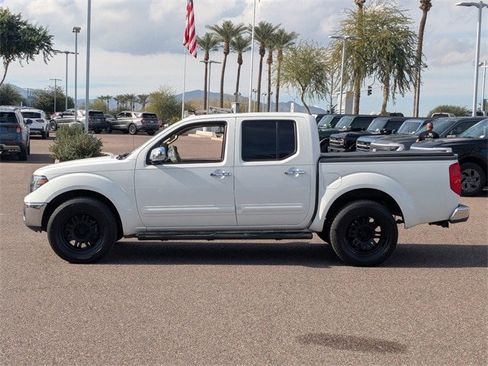 Used 2014 Nissan Frontier SL w/ SL Moonroof Package image 3