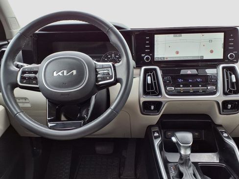 Used 2023 Kia Sorento EX w/ Panoramic Sunroof Package image 12