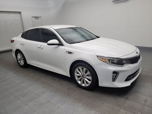 Used 2018 Kia Optima S image 11