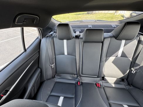 Used 2025 Toyota Camry SE FWD image 9