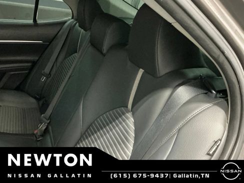 Used 2018 Toyota Camry SE w/ Audio Package FWD image 11