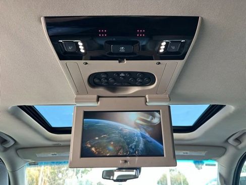 Used 2018 GMC Yukon SLT w/ Premium Edition image 31