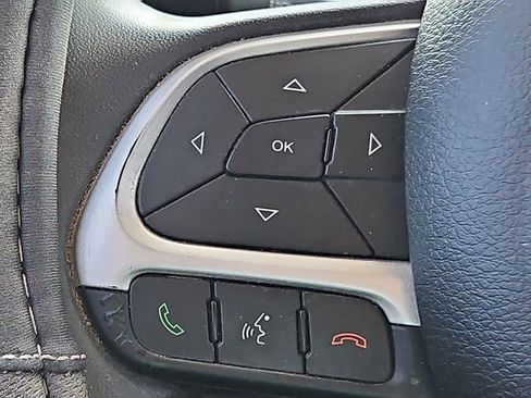 Used 2018 Jeep Renegade Latitude w/ Popular Equipment Group FWD image 18