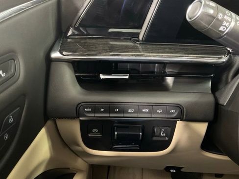 Certified 2024 Cadillac Escalade Premium Luxury w/ Performance Package image 23