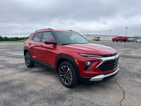 New 2026 Chevrolet TrailBlazer LT w/ LT Cold Weather Package FWD image 4