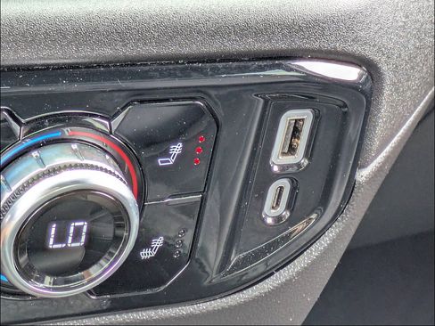 Used 2025 GMC Sierra 1500 SLT AWD/4WD image 29