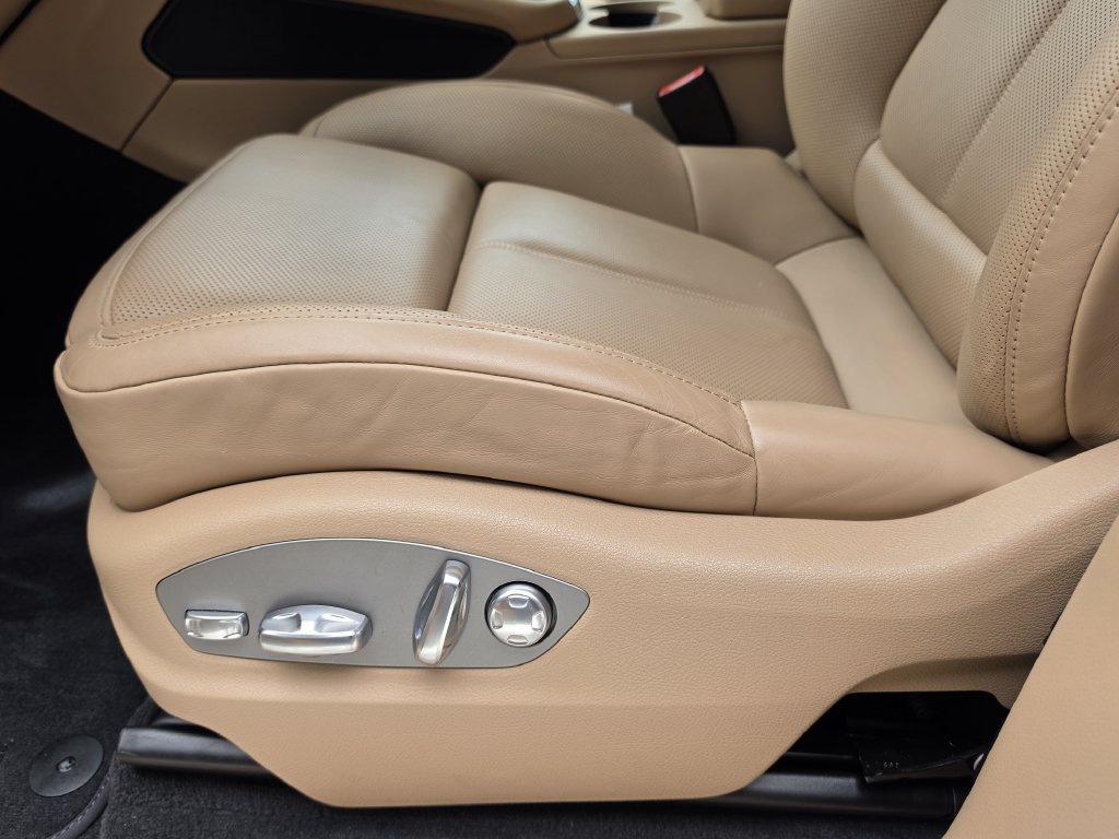 Certified 2026 Porsche Macan AWD/4WD image 12