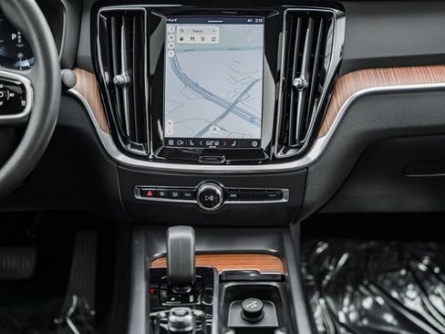 Used 2024 Volvo S60 B5 Plus image 21