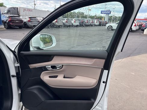Used 2025 Volvo XC90 B5 Plus AWD/4WD image 25
