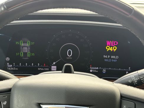 Certified 2022 Cadillac Escalade Premium Luxury image 24