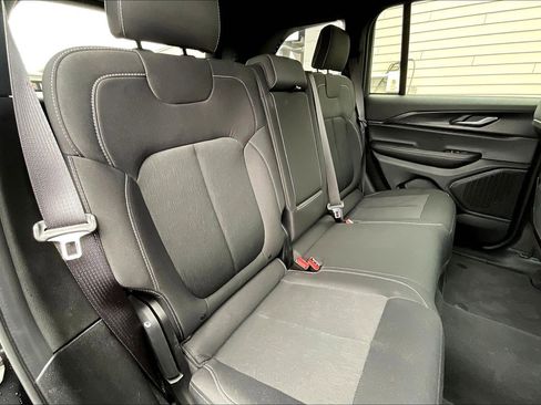 Used 2025 Jeep Grand Cherokee Laredo X w/ Luxury Tech Group I image 27