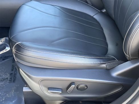 Used 2025 Ford Escape SE w/ PHEV Premium Package image 16