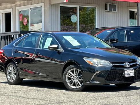 Used 2016 Toyota Camry SE FWD image 2