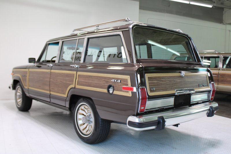 Used 1987 Jeep Grand Wagoneer AWD/4WD image 3
