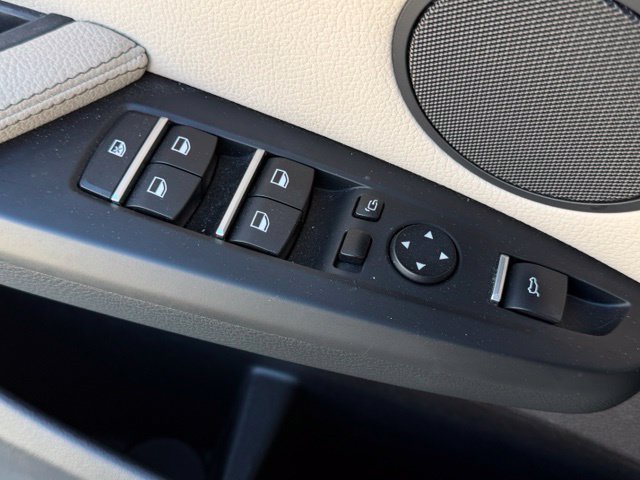 Used 2017 BMW X3 sDrive28i RWD image 11