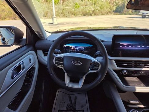 Used 2025 Ford Explorer Active w/ Active Comfort Package image 23