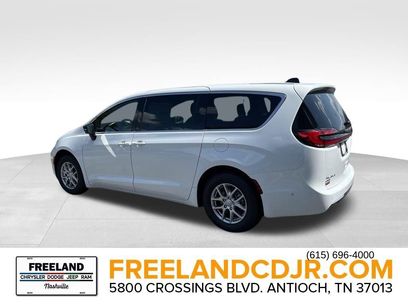 New 2025 Chrysler Pacifica Select