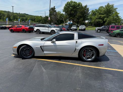 Used 2008 Chevrolet Corvette Z06 w/ Preferred Equipment Group RWD image 6