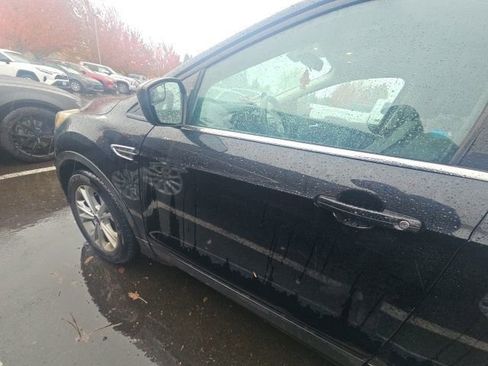 Used 2017 Ford Escape SE image 8