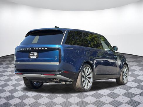 New 2026 Land Rover Range Rover Long Wheelbase SE AWD/4WD image 17