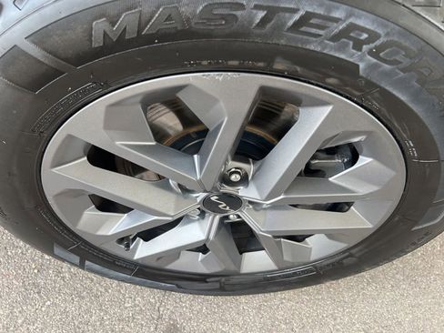 Certified 2025 Kia Telluride LX FWD image 37