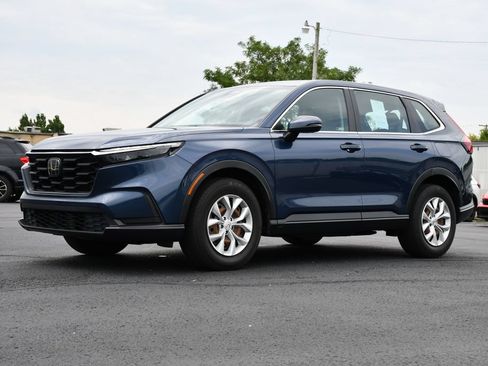 Used 2023 Honda CR-V LX image 3