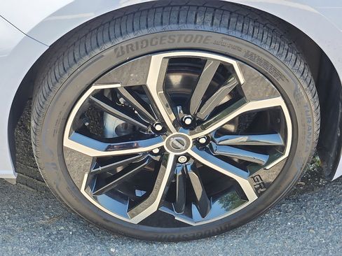 Used 2024 Nissan Altima 2.5 SR w/ SR Premium Package AWD/4WD image 8