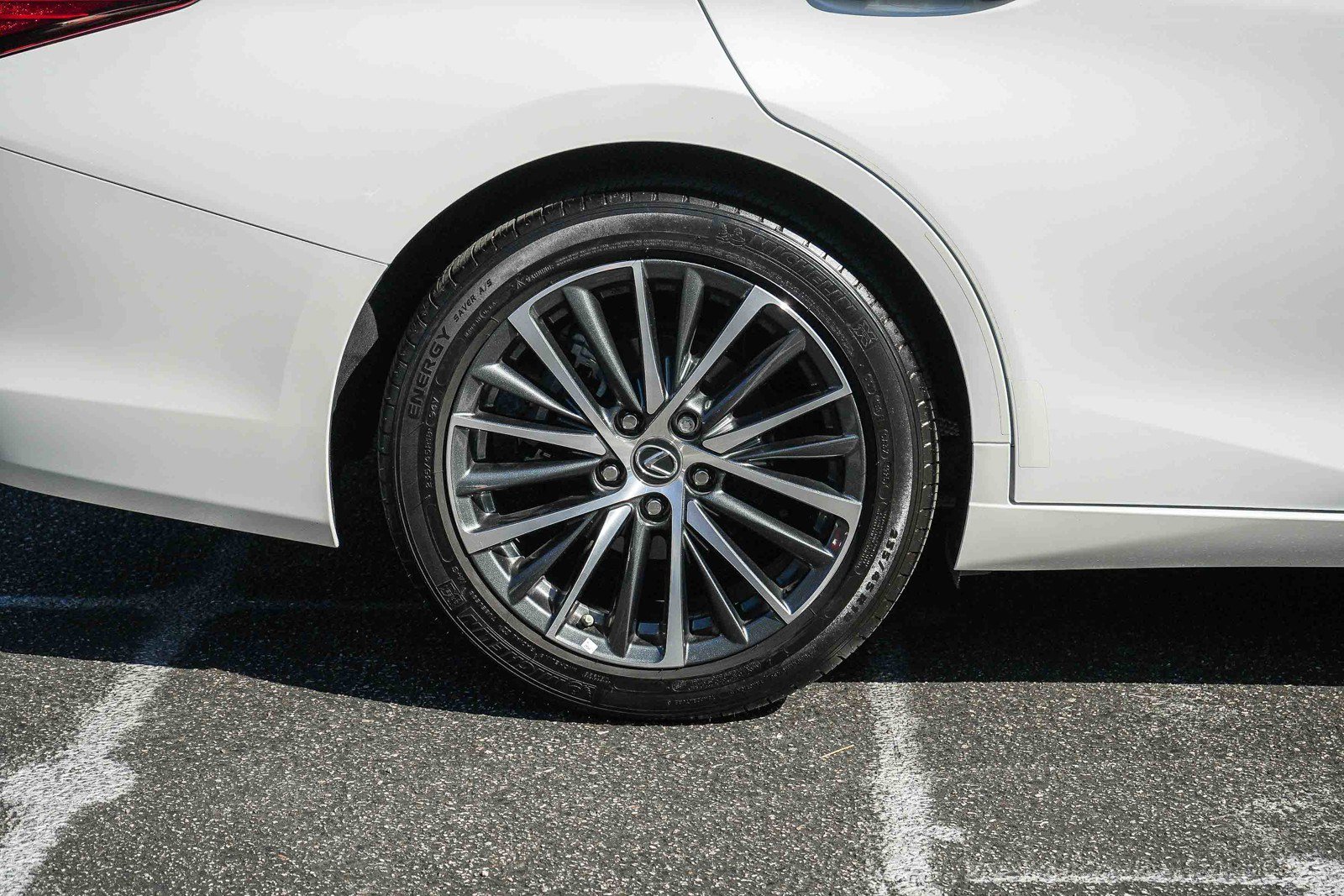 Certified 2025 Lexus ES 300h w/ Premium Package FWD image 11