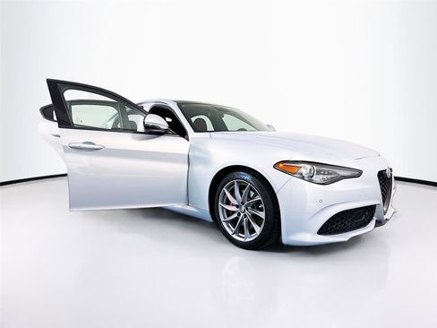 Used 2023 Alfa Romeo Giulia Sprint RWD image 21