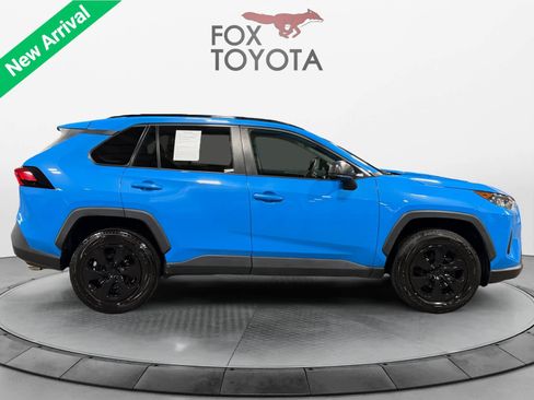Used 2019 Toyota RAV4 LE w/ Carpet Mat Package FWD image 7