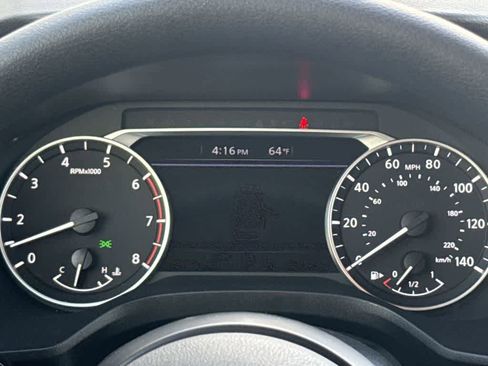 Used 2024 Nissan Rogue S image 17