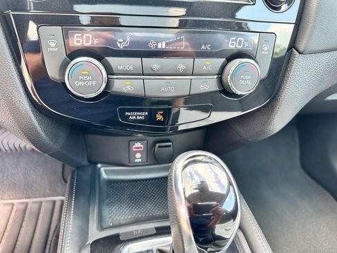 Used 2017 Nissan Rogue SL image 26