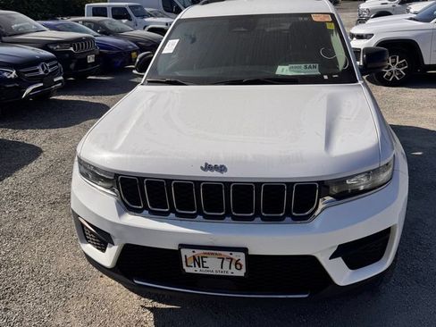 Used 2023 Jeep Grand Cherokee Laredo AWD/4WD image 8