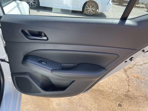 Used 2025 Nissan Altima 2.5 SV FWD image 17