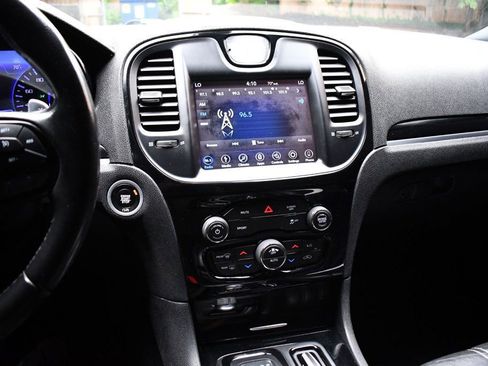 Used 2019 Chrysler 300 S image 29