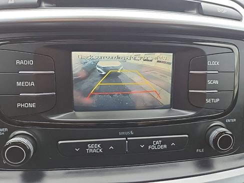 Used 2017 Kia Sorento LX image 21