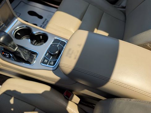 Used 2019 Jeep Grand Cherokee Limited w/ Luxury Group II AWD/4WD image 18