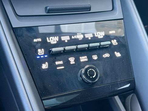 Certified 2025 Porsche Macan Electric RWD image 25