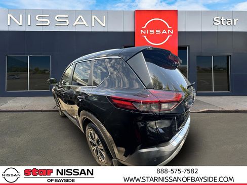 Certified 2022 Nissan Rogue SV w/ SV Premium Package AWD/4WD image 4
