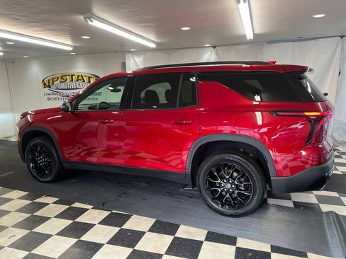 Used 2024 Chevrolet Traverse LT w/ Midnight/Sport Edition AWD/4WD image 8