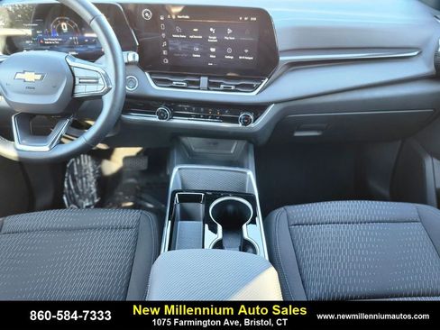 Used 2025 Chevrolet Equinox LT image 14