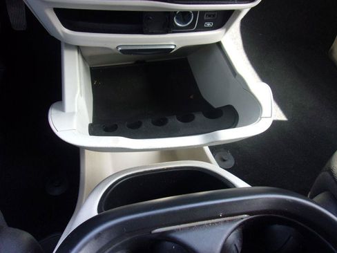Used 2022 Chrysler Pacifica Touring-L FWD image 19