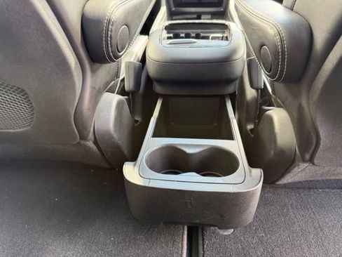 Used 2025 Chrysler Pacifica Limited FWD image 20