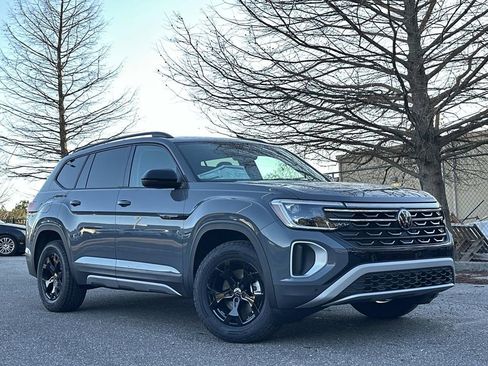 New 2026 Volkswagen Atlas Peak Edition image 1