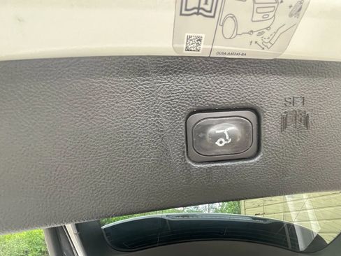 Used 2020 Ford Edge SEL w/ Convenience Package image 23