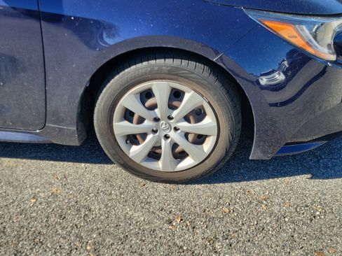 Used 2020 Toyota Corolla LE image 8