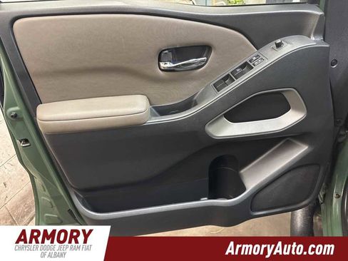 Used 2022 Nissan Frontier SV w/ Technology Package image 7