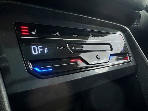 Used 2022 Volkswagen Tiguan SE w/ Panoramic Sunroof Package image 23