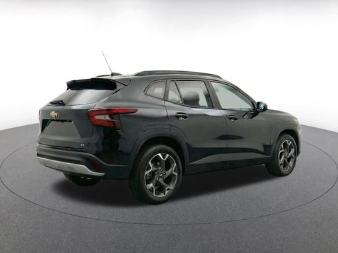 Used 2025 Chevrolet Trax LT FWD image 9